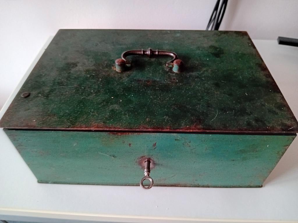 Vintage Frans geldkistje, geldkist, werkend met sleutel, Antiek en Kunst, Ophalen of Verzenden