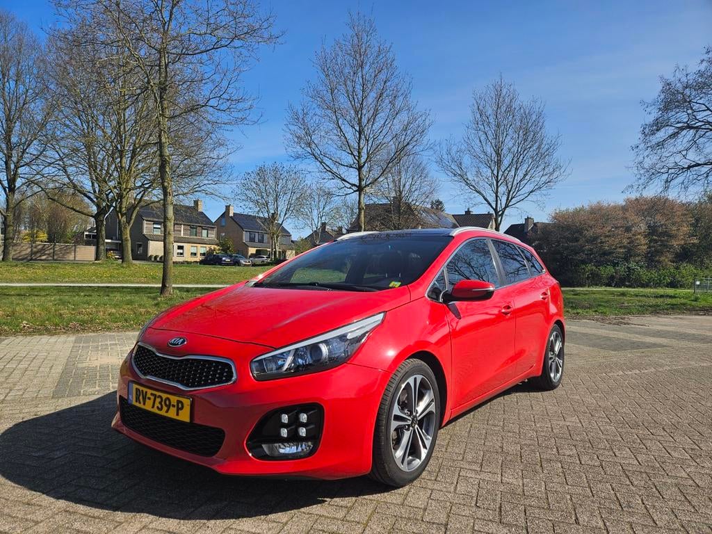 Zeer nette en compleet uitgeruste Kia Ceed SW GT-line, Voorwielaandrijving, Zwart, Leder en Stof, Origineel Nederlands