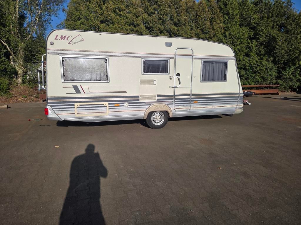 LMC 530 Dominant - Ruime en complete caravan, Caravans en Kamperen, Koelkast, Rondzit, Particulier, Tot en met 4