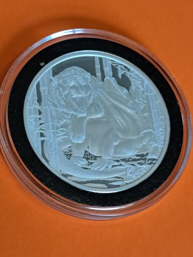 Nuie one dollar 2022 Apex Predators, Postzegels en Munten, Edelmetalen en Baren, Ophalen of Verzenden, Zilver