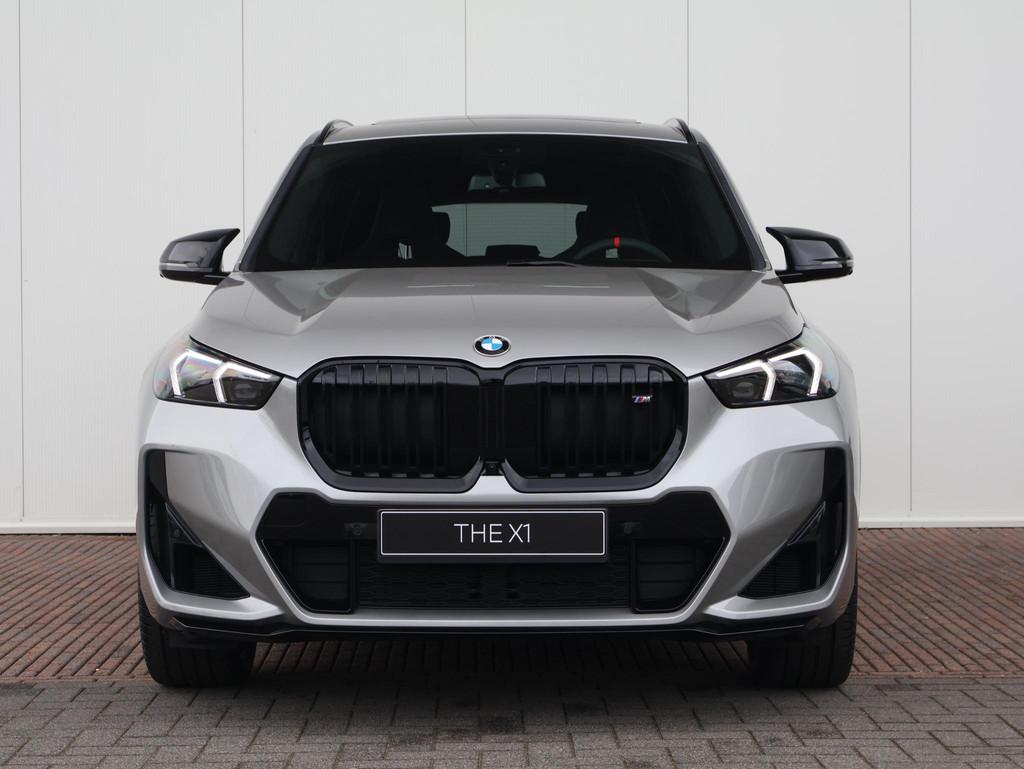 BMW X1 M35i | M Sportpakket Pro | Equipment Pack Pro | Trave, Auto's, BMW, 1998 cc, Stof, 4 cilinders, Met garantie (alle)