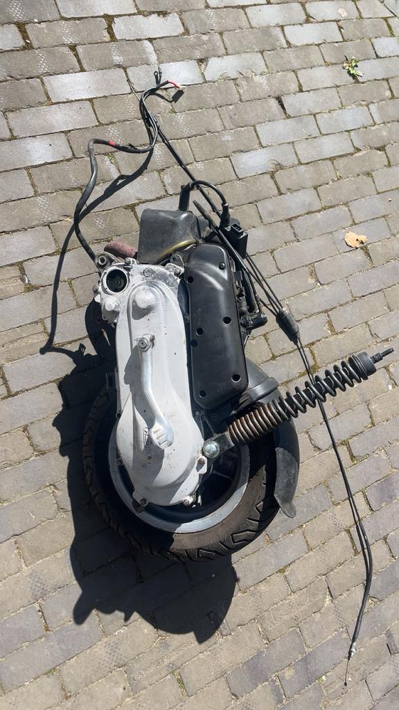 Vespa lx blok 2 takt compleet, Fietsen en Brommers, Brommeronderdelen | Scooters, Ophalen, Zo goed als nieuw, Blok, Vespa