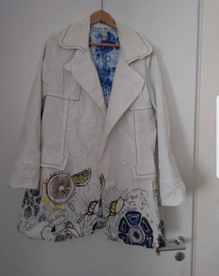 Desigual Witte Jas met Kleurrijke Prints - Maat 44, Kleding | Dames, Jassen | Zomer, Zo goed als nieuw, Maat 42/44 (L), Wit, Ophalen of Verzenden