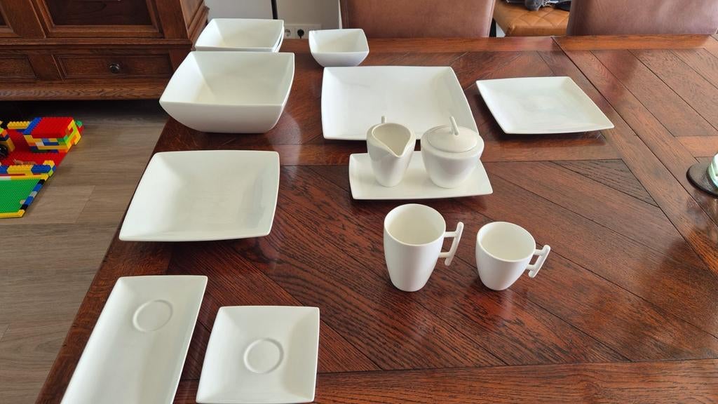 Moet snel weg! Yong - 45-delig compleet - modern wit servies, Huis en Inrichting, Keuken | Servies, Ophalen of Verzenden, Zo goed als nieuw