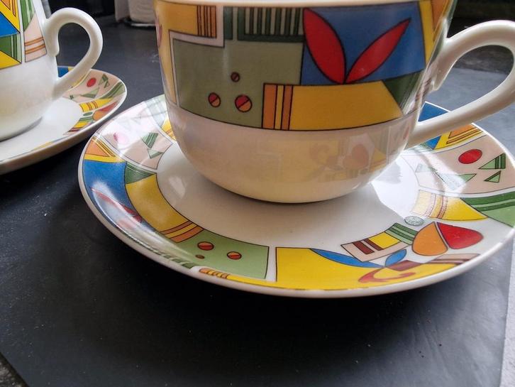 2 Royal Fine Porcelain kop en schotels met kleurrijk design, Antiek en Kunst, Antiek | Porselein, Ophalen of Verzenden