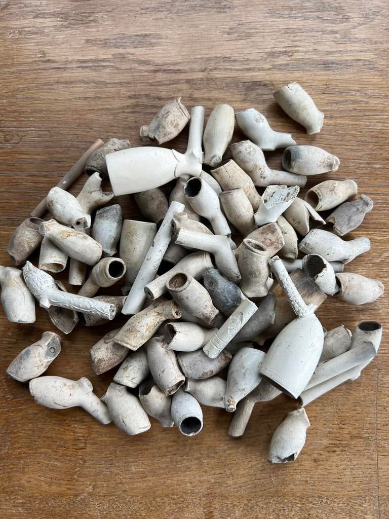 Pijpenkoppen bodemvondst kleipijp bodemvondsten pijpenkop, Antiek en Kunst, Antiek | Keramiek en Aardewerk, Ophalen of Verzenden