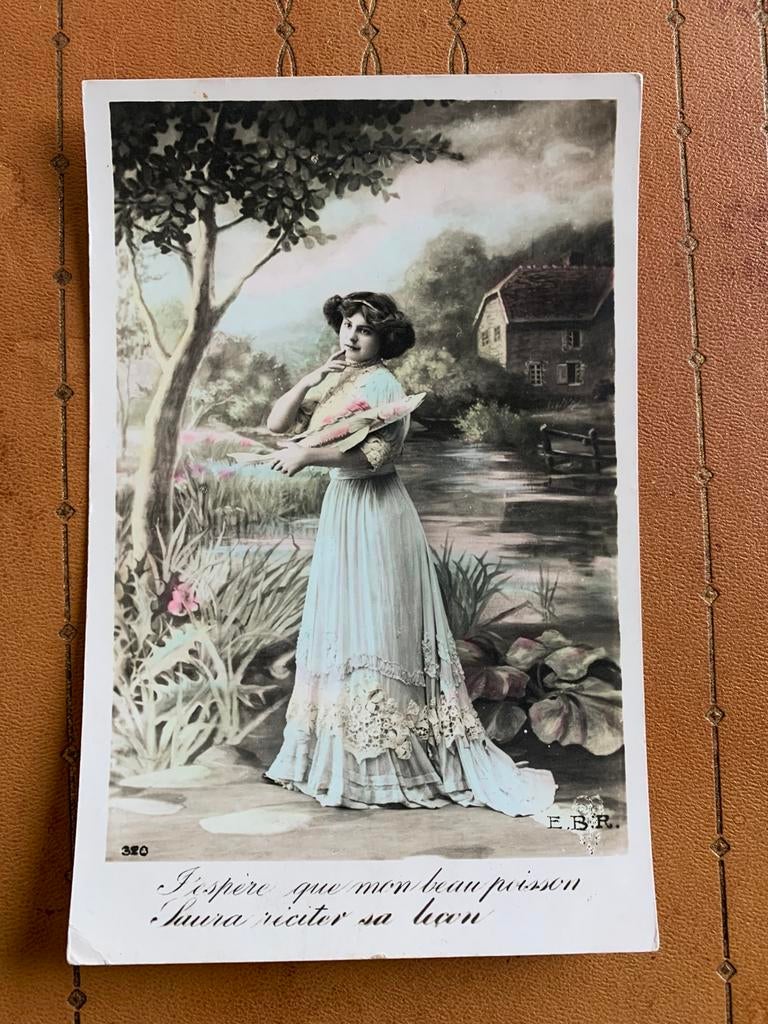 1 April - dame met vis, Ophalen of Verzenden, Voor 1920, Gelopen, Feest(dag)