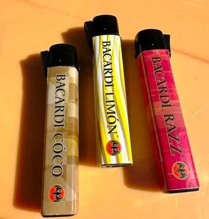 Een cadeautje van Bacardi ( 3  lighters  in  een  pakkie ), Verzenden, Nieuw, Gebruiksvoorwerp