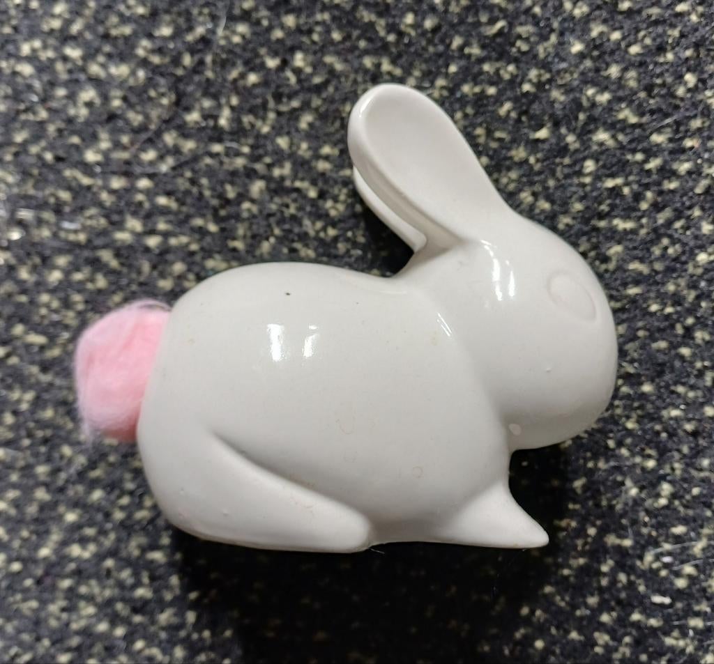 Aardewerk konijn met ruimte voor wattenbollen als "staart"., Ophalen, Gebruikt, Wit