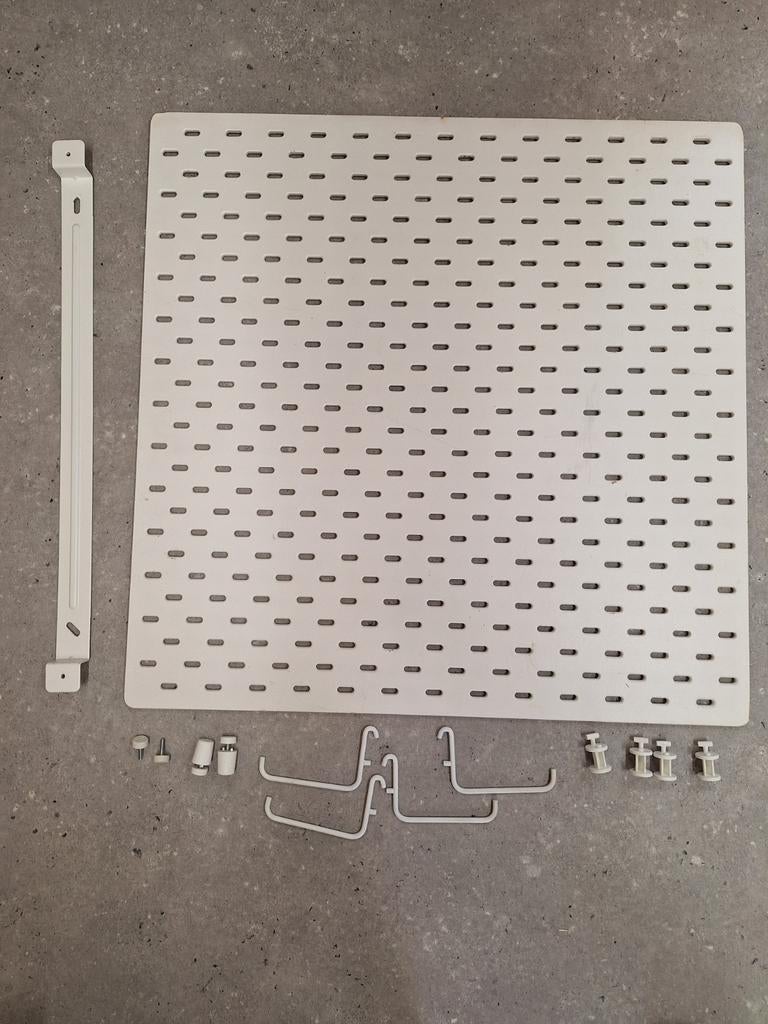 2x IKEA Skadis ophangborden met diverse haken en knoppen, Ophalen, Zo goed als nieuw