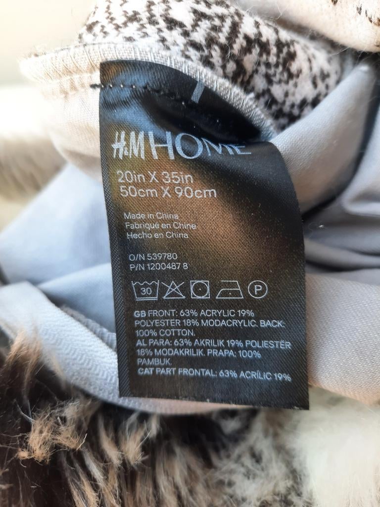 H&M Home Kussenhoes 50x90 - Faux Fur, Huis en Inrichting, Woonaccessoires | Kussens, Ophalen, Zo goed als nieuw, Grijs, Rechthoekig