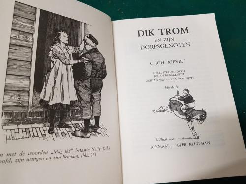 boek dik trom en zijn dorpsgenoten, Boeken, Ophalen of Verzenden
