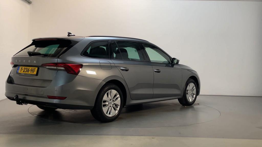 Skoda Octavia Combi 1.0 TSI 110pk Ambition Navigatie Parkeer, Auto's, Voorwielaandrijving, Stof, Gebruikt, Met garantie (alle)