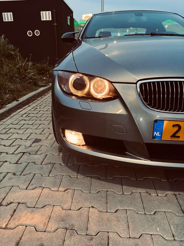 BMW 3-Serie 2.0 I 120KW 2009 Grijs, Achterwielaandrijving, 1995 cc, Zwart, 4 cilinders