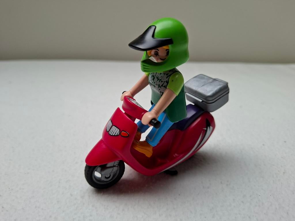 Playmobil dame op scooter met helm en koffer, Ophalen of Verzenden
