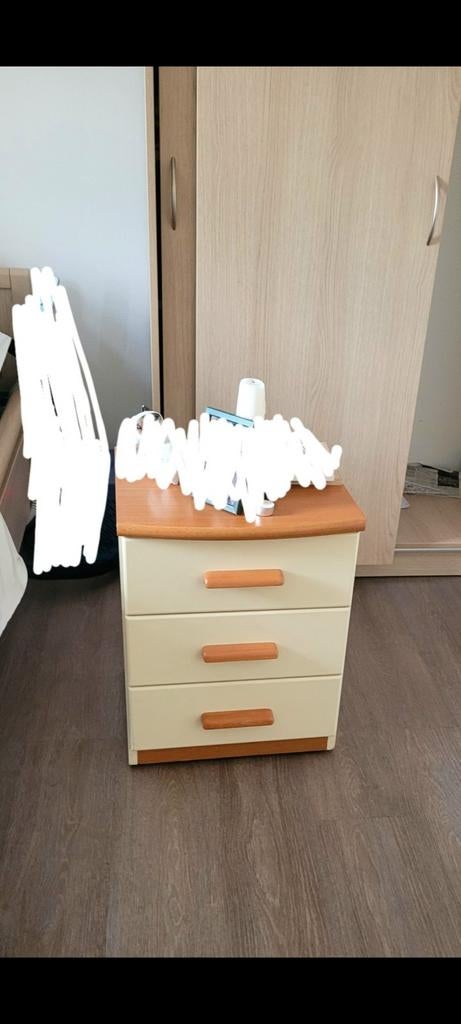 Nachtkastje met 3 lades, Huis en Inrichting, Slaapkamer | Nachtkastjes, Ophalen, Minder dan 45 cm