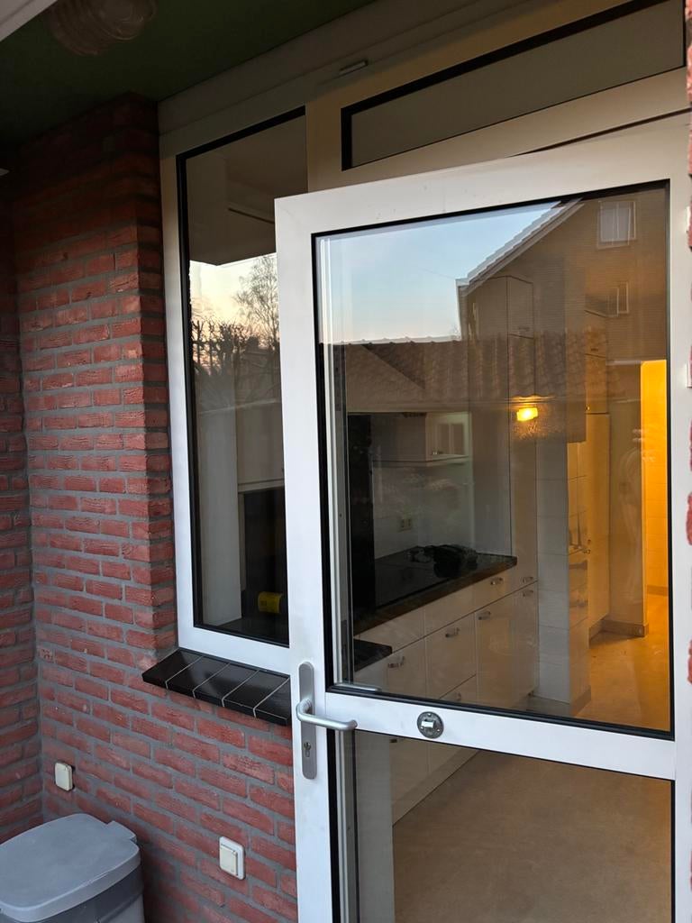 Aluminium kozijnen - deur en raam, Deurkozijn, Aluminium, Zo goed als nieuw, Inclusief glas