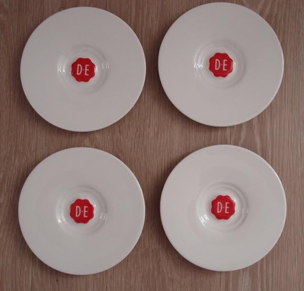 4 nwe originele Douwe Egberts schotels servies koffie mokken, Nieuw, Ophalen of Verzenden, Overige stijlen, Kop(pen) en/of Schotel(s)