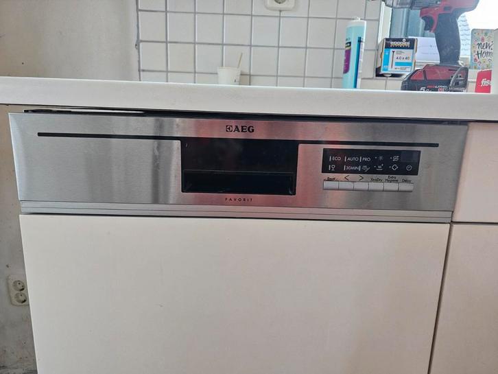 AEG half inbouw vaatwasser - Z.G.A.N., Witgoed en Apparatuur, Vaatwasmachines, Zo goed als nieuw, Inbouw, Minder dan 85 cm, 60 cm of meer