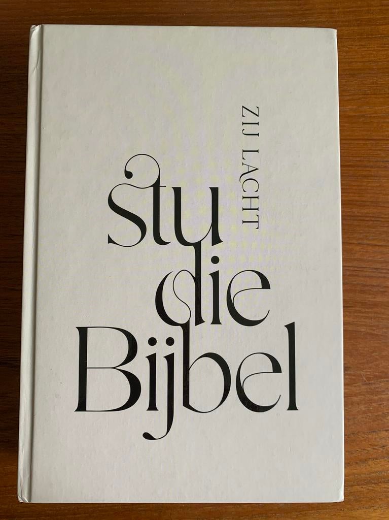Zij Lacht Studiebijbel HSV, Ophalen of Verzenden, Zo goed als nieuw, Christendom | Protestants