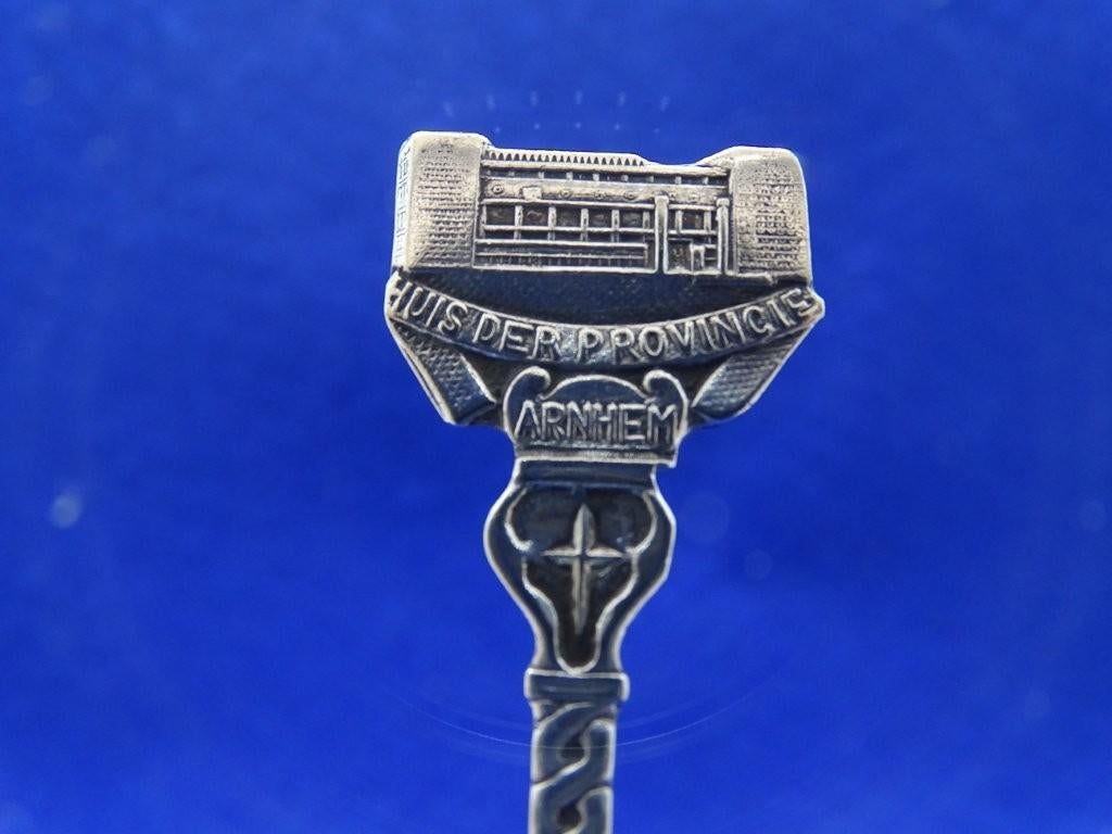 Lepeltje: Arnhem, Verzenden