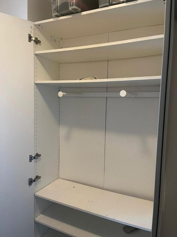 Witte Ikea Pax kast met 1 witte deur en 1 spiegeldeur, Huis en Inrichting, Kasten | Kledingkasten, 200 cm of meer, 50 tot 75 cm