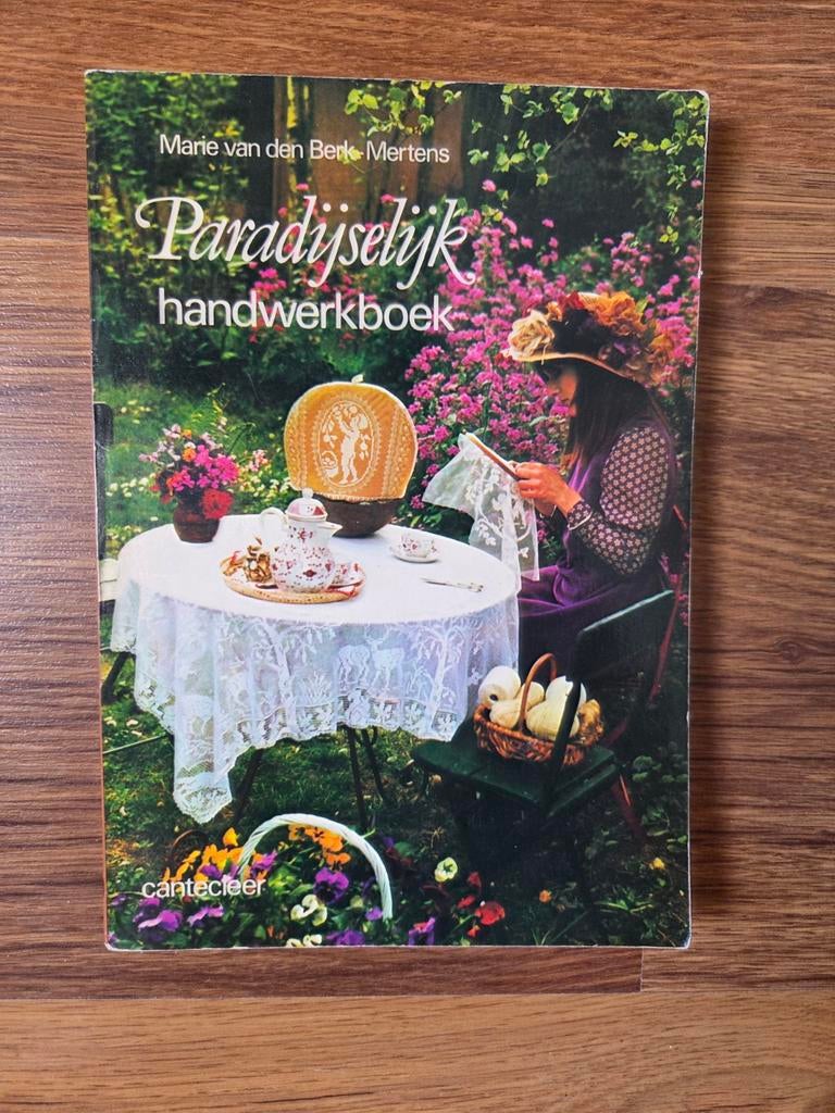 Paradijselijk handwerkboek, Ophalen of Verzenden, Haken, Patroon of Boek