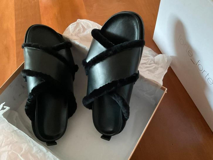 Forte_forte zwart leren sandalen nieuw slippers 41, Kleding | Dames, Schoenen, Nieuw, Sandalen of Muiltjes, Zwart, Verzenden