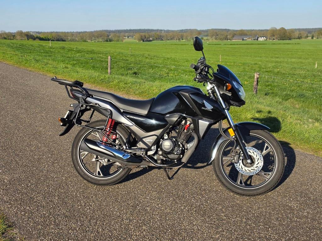 Honda CB125F 2022 - Ideaal voor A1 rijbewijs, Handvatverwarming, Particulier, 125 cc, 11 kW of minder