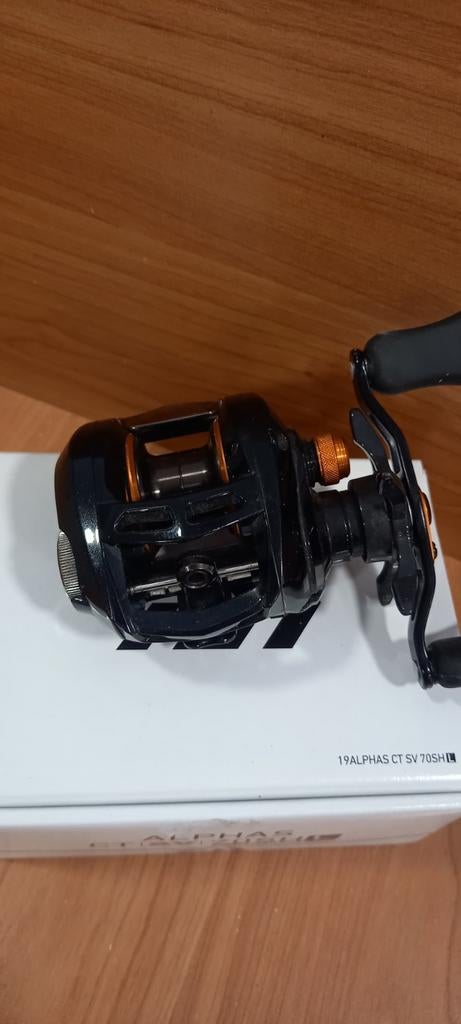Daiwa Alphas CT-sv 70SHL linkshandige reel, Molen, Nieuw, Ophalen of Verzenden, Nvt