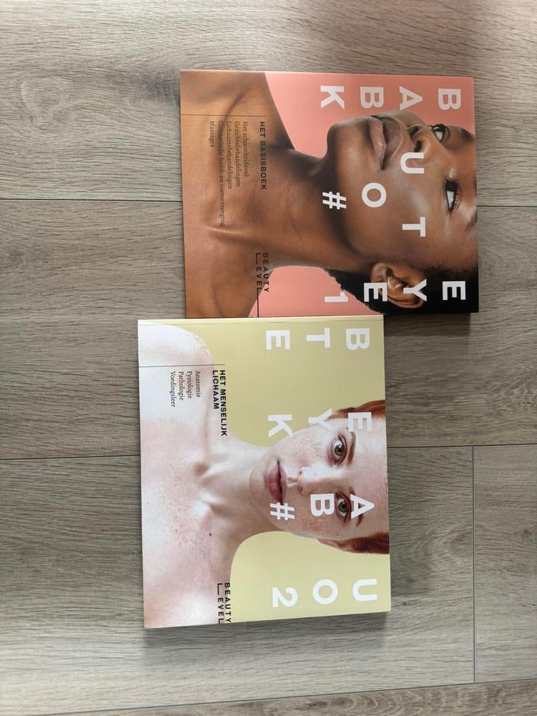 Beauty Level Beautyboek #1 en #2, Ophalen of Verzenden, Alpha, Zo goed als nieuw, MBO