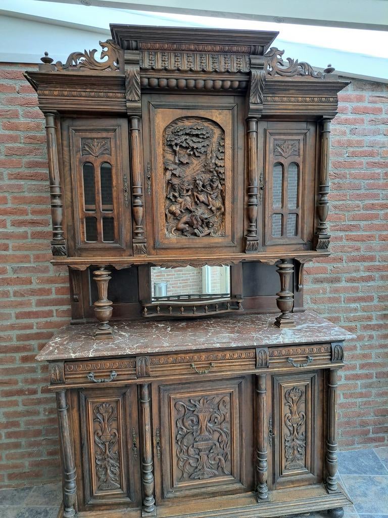 Antieke kast met marmeren blad en houtsnijwerk, Antiek en Kunst, Ophalen of Verzenden