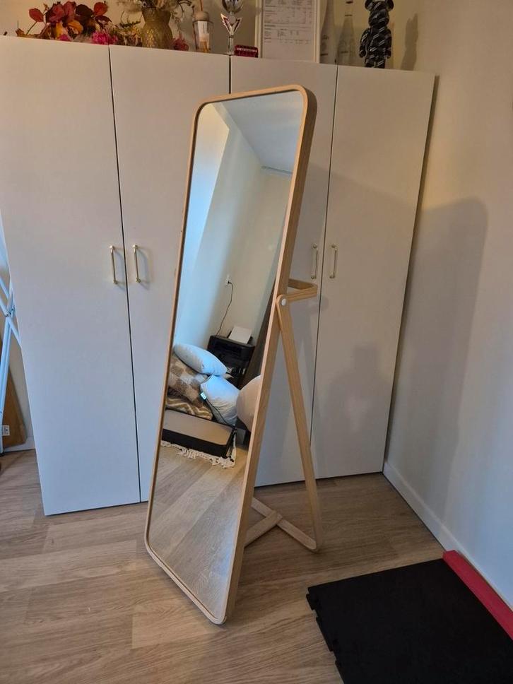 IKEA IKORNESS staande spiegel, Huis en Inrichting, Woonaccessoires | Spiegels, Zo goed als nieuw, 50 tot 75 cm, 150 tot 200 cm