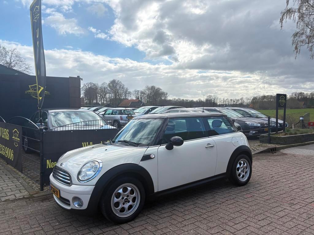 Mini Mini 1.6 Cooper Chili ,AIRCO,PANORAMADAK,MULTIMEDIA,ELE, Voorwielaandrijving, Gebruikt, 750 kg, 4 cilinders