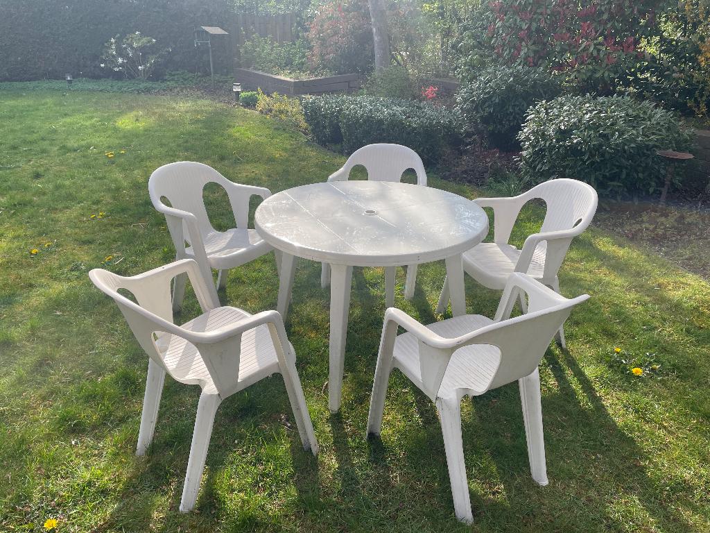 Tuinsetje ronde tafel met 5 (kuip) stoelen gratis afhalen., Ophalen, 5 zitplaatsen, Kunststof, Gebruikt