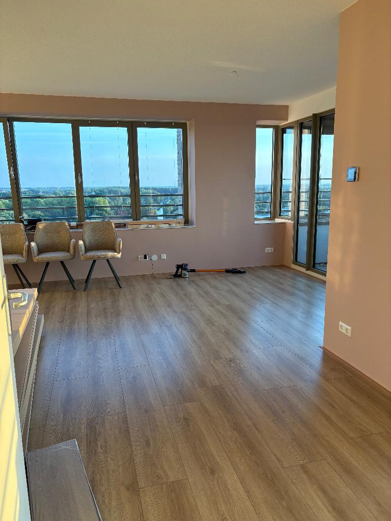 GRATIS laminaatvloer, plinten en ondervloer ( +/- 6 mdn oud), Ophalen, 50 tot 150 cm, Zo goed als nieuw, 10 m² of meer