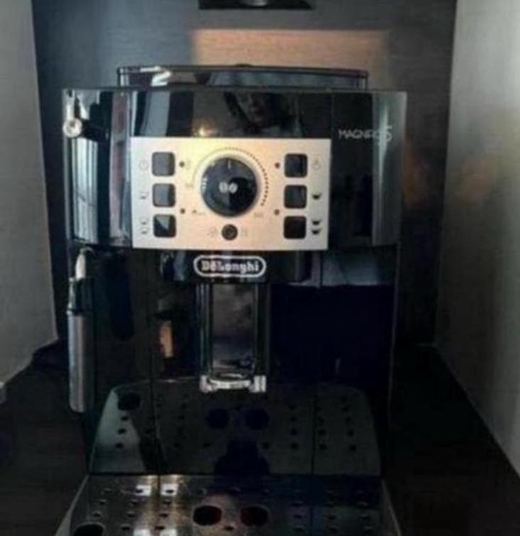 De Longhi Magnifica koffie apparaat, Witgoed en Apparatuur, Koffiezetapparaten, Zo goed als nieuw, Gemalen koffie, Espresso apparaat