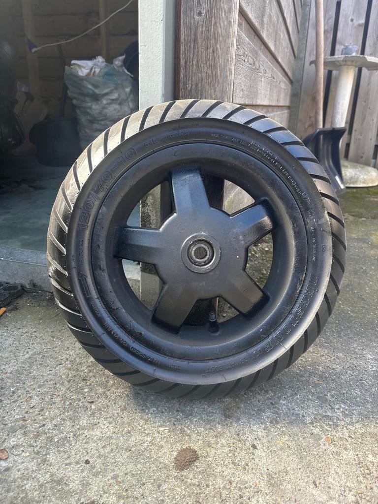 Vespa LX50 Achterwiel Nieuwe Band, Fietsen en Brommers, Brommeronderdelen | Scooters, Ophalen of Verzenden, Gebruikt, Overige typen