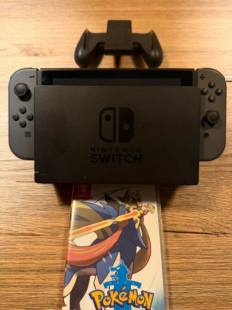 Nintendo Switch met lader en games trade tegen pokemon kaart, Ophalen of Verzenden, Zo goed als nieuw, Switch