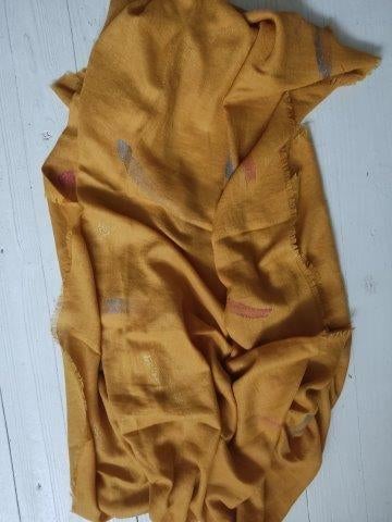 Romano sjaal geel met “vlekken”, Kleding | Dames, Mutsen, Sjaals en Handschoenen, Ophalen of Verzenden, Nieuw, Maat 46/48 (XL) of groter