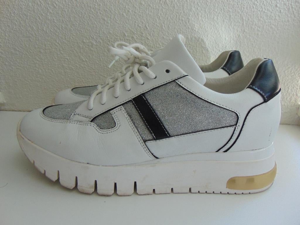 Witte Leren Ovye Sneakers / Gympen 40, Kleding | Dames, Schoenen, Wit, Ophalen of Verzenden, Ovye, Sneakers of Gympen