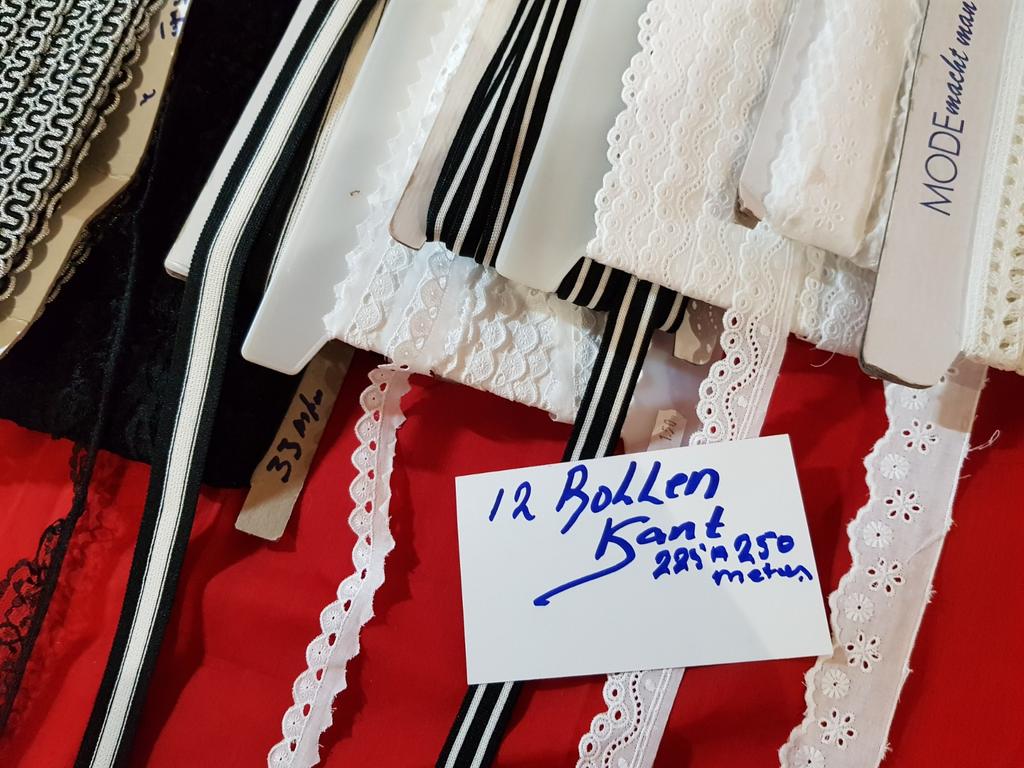 Nu deze 12 Grote rollen kant en band, Ophalen of Verzenden, Nieuw, Kant