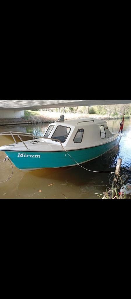 Polyester kajuitboot met 15 pk 4-takt motor, Watersport en Boten, Motorboten en Motorjachten, Ophalen of Verzenden