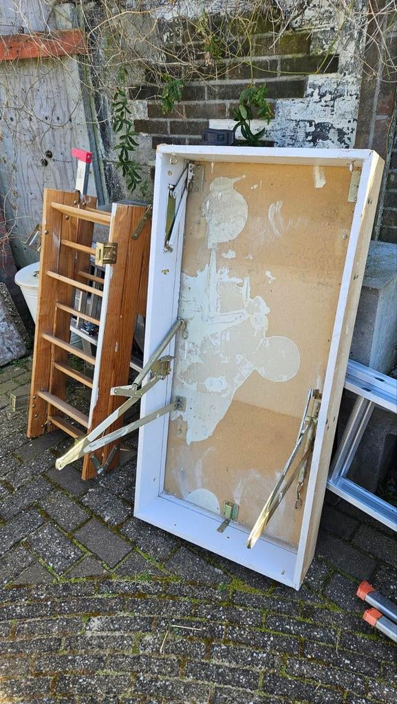 Zoldertrap met luik - gratis ophalen, Doe-het-zelf en Verbouw, Ladders en Trappen, Ophalen, 2 tot 4 meter