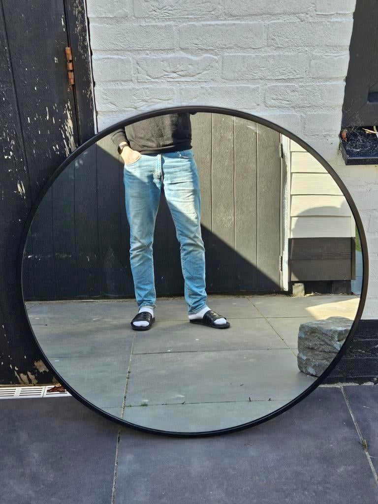 Grote ronde spiegel met zwarte rand, Huis en Inrichting, Woonaccessoires | Spiegels, Ophalen, 100 tot 150 cm, Zo goed als nieuw