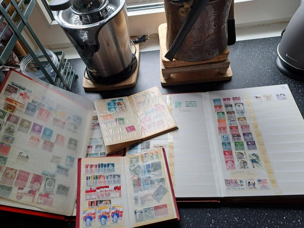 Oude postzegelverzameling jaren 70/80, Postzegels en Munten, Postzegels | Volle albums en Verzamelingen, Ophalen of Verzenden