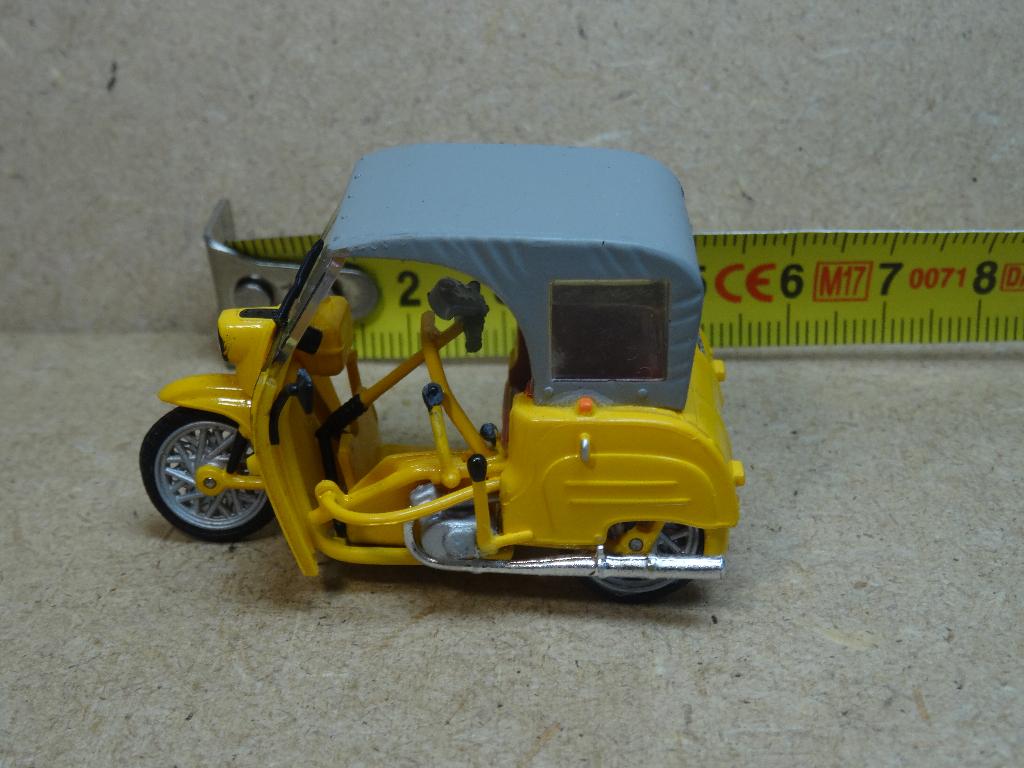 IXO SIMSON DUO 1/43, Vintage 3-Wheel TRICOCOCHE , Zie Foto`s, Ophalen of Verzenden, Zo goed als nieuw, Overige typen, Overige merken