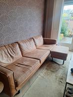 Gratis cognackleurige microleer bank met hocker, Huis en Inrichting, Banken | Bankstellen, Overige materialen, 250 tot 300 cm