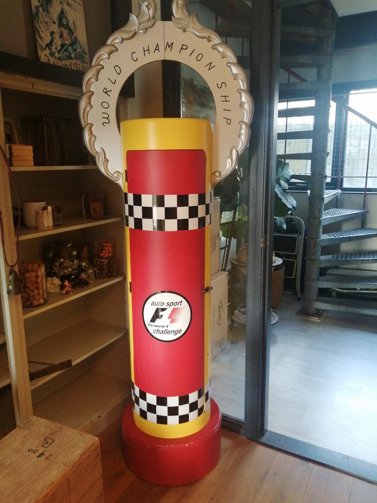 XXL FORMULE 1 F1 WINKEL DISPLAY VITRINE KAST 210 CM HOOG!!!, Verzamelen, Merken en Reclamevoorwerpen, Ophalen, Gebruikt, Overige typen