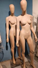 2dames huidskleur etalagepoppen paspoppen, Ophalen